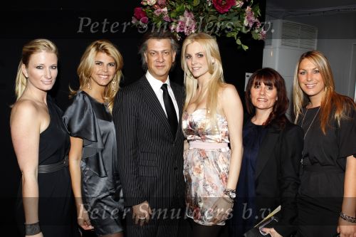 Amsterdam 28 januari 2011
Modeshow Addy v d Krommenacker op de amsterdam fashion week. Marc v Toren van Farouk Systems met oa Kim Kotter Anouk Smulders Irene Avogadri en Monique Sluyter
Peter Smulders bv