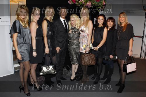 Amsterdam 28 januari 2011
Modeshow Addy v d Krommenacker op de amsterdam fashion week. Marc v Toren van Farouk Systems met oa Kim Kotter Anouk Smulders Irene Avogadri en Monique Sluyter
Peter Smulders bv