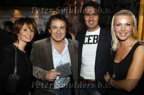 Uitgeest 17 januari 2011
Nieuwjaarsreceptie Henk Geels in Bobs saloon. Marco en Leontien Borsato met Denise Boekhof en haar vriend
Peter Smulders bv