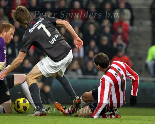 Eindhoven, 20 Maqrt 2011
kompetitiewedstrijd PSV-NAC, eindstand 4-1
Seizoen 2010/2011
Marcus Berg in duel met Kees Luijckx
Foto Junior Smulders