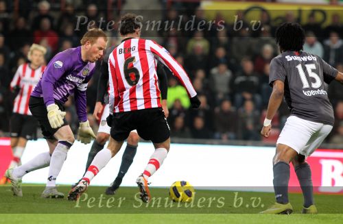 Eindhoven, 20 Maqrt 2011
kompetitiewedstrijd PSV-NAC, eindstand 4-1
Seizoen 2010/2011
Marcus Berg in duel met Milano Koenders
Foto Junior Smulders