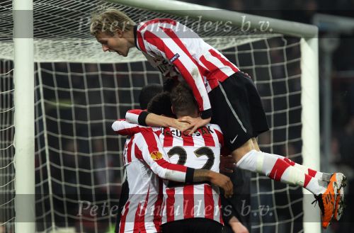 Eindhoven, 24 Februari 2011
Uefacup wedstrijd PSV-OSC Lille, eindstand 3-1
Ola Toivonen is blij met doelpunt van Balazs Dzsudzsak
Foto Junior Smulders