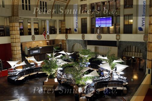 Amsterdam 25 januari 2011
Cast Legalyy Blonde opent amsterdamse effectenbeurs. Aanwezig Pearl Jozefzoon, Albert Verlinde Laura Vlasblom Kim Lian v d Meij Joey Schalker Roy v Iersel en medewerkers van de beurs.
Peter Smulders bv