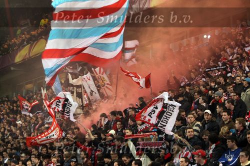 Eindhoven, 24 Februari 2011
Uefacup wedstrijd PSV-OSC Lille, eindstand 3-1
PSV Supporters met bengaals vuurwerk
Foto Junior Smulders