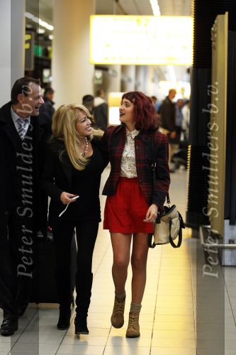 Schiphol 2 februari 2011
Patricia Paay haalt haar dochter Christina Curry op op schiphol nadat ze uit Los Angeles naar Amsterdam is gevlogen.
Peter Smulders bv