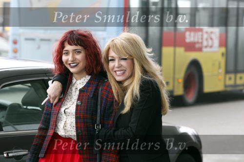 Schiphol 2 februari 2011
Patricia Paay haalt haar dochter Christina Curry op op schiphol nadat ze uit Los Angeles naar Amsterdam is gevlogen.
Peter Smulders bv