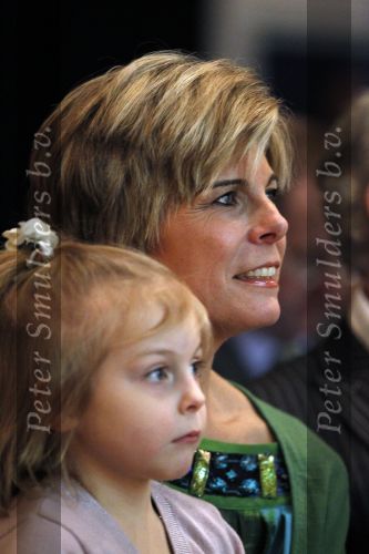 Blijdorp Rotterdam 2 februari 2011
Presentatie van het nieuwe boek van Prinses laurentien en Sieb Posthuma in dierentuin Blijdorp. Prins Constantijn en hun kinderen Eloise Claus Cazimir en Leonore.
Peter Smulders bv