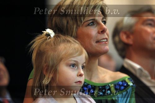 Blijdorp Rotterdam 2 februari 2011
Presentatie van het nieuwe boek van Prinses laurentien en Sieb Posthuma in dierentuin Blijdorp. Prins Constantijn en hun kinderen Eloise Claus Cazimir en Leonore.
Peter Smulders bv