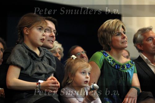 Blijdorp Rotterdam 2 februari 2011
Presentatie van het nieuwe boek van Prinses laurentien en Sieb Posthuma in dierentuin Blijdorp. Prins Constantijn en hun kinderen Eloise Claus Cazimir en Leonore.
Peter Smulders bv