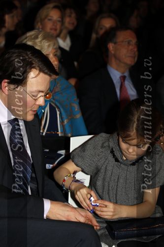 Blijdorp Rotterdam 2 februari 2011
Presentatie van het nieuwe boek van Prinses laurentien en Sieb Posthuma in dierentuin Blijdorp. Prins Constantijn en hun kinderen Eloise Claus Cazimir en Leonore.
Peter Smulders bv