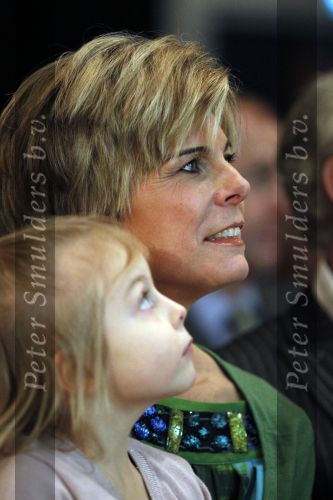 Blijdorp Rotterdam 2 februari 2011
Presentatie van het nieuwe boek van Prinses laurentien en Sieb Posthuma in dierentuin Blijdorp. Prins Constantijn en hun kinderen Eloise Claus Cazimir en Leonore.
Peter Smulders bv
