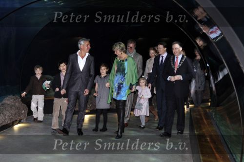 Blijdorp Rotterdam 2 februari 2011
Presentatie van het nieuwe boek van Prinses laurentien en Sieb Posthuma in dierentuin Blijdorp. Prins Constantijn en hun kinderen Eloise Claus Cazimir en Leonore.
Peter Smulders bv