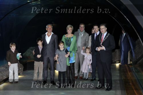 Blijdorp Rotterdam 2 februari 2011
Presentatie van het nieuwe boek van Prinses laurentien en Sieb Posthuma in dierentuin Blijdorp. Prins Constantijn en hun kinderen Eloise Claus Cazimir en Leonore.
Peter Smulders bv
