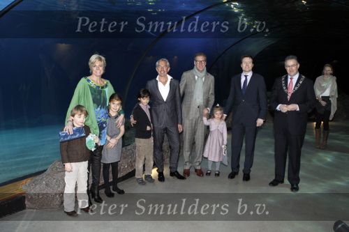 Blijdorp Rotterdam 2 februari 2011
Presentatie van het nieuwe boek van Prinses laurentien en Sieb Posthuma in dierentuin Blijdorp. Prins Constantijn en hun kinderen Eloise Claus Cazimir en Leonore.
Peter Smulders bv