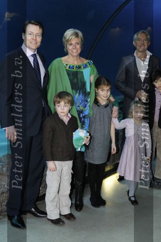Blijdorp Rotterdam 2 februari 2011
Presentatie van het nieuwe boek van Prinses laurentien en Sieb Posthuma in dierentuin Blijdorp. Prins Constantijn en hun kinderen Eloise Claus Cazimir en Leonore.
Peter Smulders bv