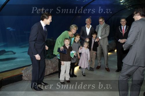 Blijdorp Rotterdam 2 februari 2011
Presentatie van het nieuwe boek van Prinses laurentien en Sieb Posthuma in dierentuin Blijdorp. Prins Constantijn en hun kinderen Eloise Claus Cazimir en Leonore.
Peter Smulders bv