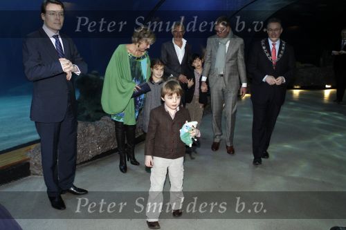Blijdorp Rotterdam 2 februari 2011
Presentatie van het nieuwe boek van Prinses laurentien en Sieb Posthuma in dierentuin Blijdorp. Prins Constantijn en hun kinderen Eloise Claus Cazimir en Leonore.
Peter Smulders bv