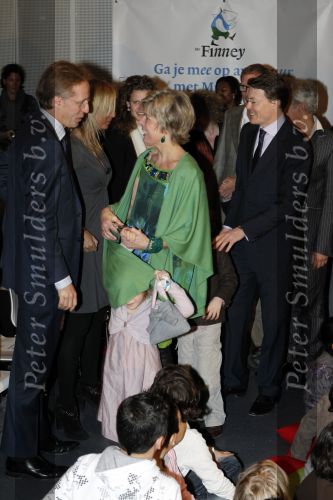 Blijdorp Rotterdam 2 februari 2011
Presentatie van het nieuwe boek van Prinses laurentien en Sieb Posthuma in dierentuin Blijdorp. Prins Constantijn en hun kinderen Eloise Claus Cazimir en Leonore.
Peter Smulders bv