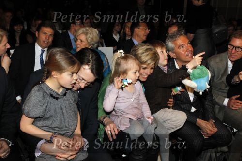 Blijdorp Rotterdam 2 februari 2011
Presentatie van het nieuwe boek van Prinses laurentien en Sieb Posthuma in dierentuin Blijdorp. Prins Constantijn en hun kinderen Eloise Claus Cazimir en Leonore.
Peter Smulders bv