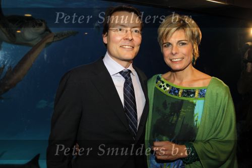Blijdorp Rotterdam 2 februari 2011
Presentatie van het nieuwe boek van Prinses laurentien en Sieb Posthuma in dierentuin Blijdorp. Prins Constantijn en hun kinderen Eloise Claus Cazimir en Leonore.
Peter Smulders bv