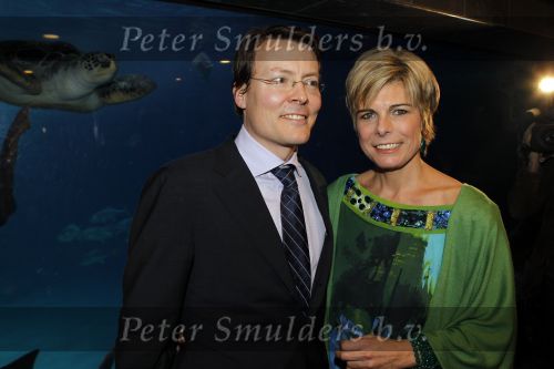 Blijdorp Rotterdam 2 februari 2011
Presentatie van het nieuwe boek van Prinses laurentien en Sieb Posthuma in dierentuin Blijdorp. Prins Constantijn en hun kinderen Eloise Claus Cazimir en Leonore.
Peter Smulders bv