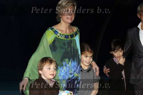 Blijdorp Rotterdam 2 februari 2011
Presentatie van het nieuwe boek van Prinses laurentien en Sieb Posthuma in dierentuin Blijdorp. Prins Constantijn en hun kinderen Eloise Claus Cazimir en Leonore.
Peter Smulders bv