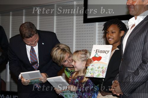 Blijdorp Rotterdam 2 februari 2011
Presentatie van het nieuwe boek van Prinses laurentien en Sieb Posthuma in dierentuin Blijdorp. Prins Constantijn en hun kinderen Eloise Claus Cazimir en Leonore.
Peter Smulders bv