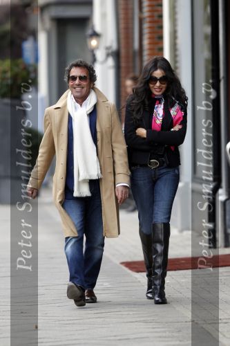 Amsterdam 27 januari 2011
Ronny Rosenbaum met zijn nieuwe vriendin op de cornelis schuytstraat.
Peter Smulders bv