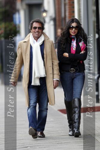 Amsterdam 27 januari 2011
Ronny Rosenbaum met zijn nieuwe vriendin op de cornelis schuytstraat.
Peter Smulders bv