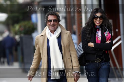 Amsterdam 27 januari 2011
Ronny Rosenbaum met zijn nieuwe vriendin op de cornelis schuytstraat.
Peter Smulders bv