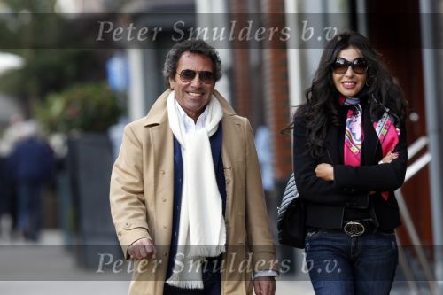 Amsterdam 27 januari 2011
Ronny Rosenbaum met zijn nieuwe vriendin op de cornelis schuytstraat.
Peter Smulders bv