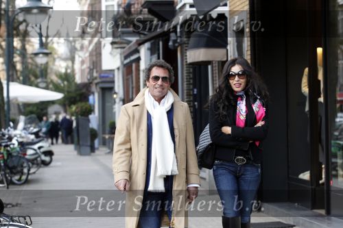 Amsterdam 27 januari 2011
Ronny Rosenbaum met zijn nieuwe vriendin op de cornelis schuytstraat.
Peter Smulders bv