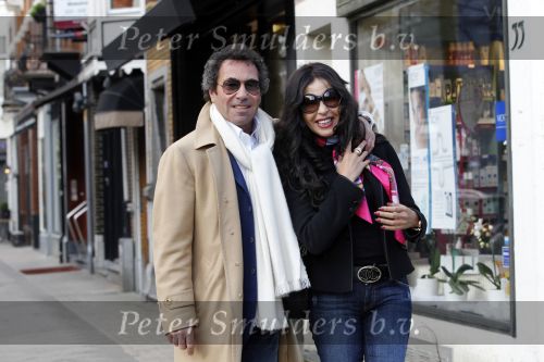 Amsterdam 27 januari 2011
Ronny Rosenbaum met zijn nieuwe vriendin op de cornelis schuytstraat.
Peter Smulders bv