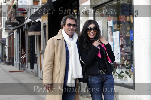 Amsterdam 27 januari 2011
Ronny Rosenbaum met zijn nieuwe vriendin op de cornelis schuytstraat.
Peter Smulders bv