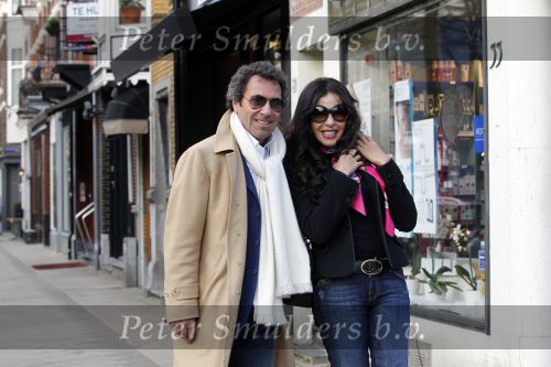 Amsterdam 27 januari 2011
Ronny Rosenbaum met zijn nieuwe vriendin op de cornelis schuytstraat.
Peter Smulders bv