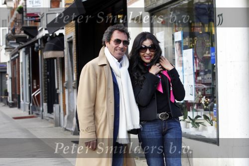Amsterdam 27 januari 2011
Ronny Rosenbaum met zijn nieuwe vriendin op de cornelis schuytstraat.
Peter Smulders bv