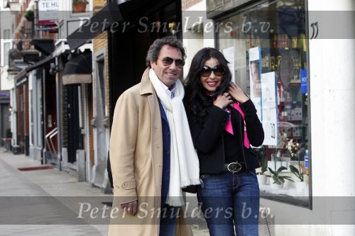Amsterdam 27 januari 2011
Ronny Rosenbaum met zijn nieuwe vriendin op de cornelis schuytstraat.
Peter Smulders bv