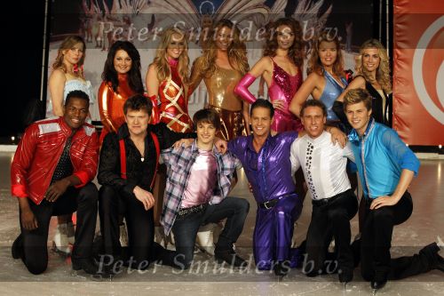 Utrecht 26 januari 2011
Perspresentatie Sterren dansen op het ijs van SBS6 gepresenteerd door Gerard Joling en Nance Coolen. Babette v Veen Beau v Erven Dornes Danny de Munk Inge de Bruijn Ralf Mackenbach Jenny en Monique Smit Remy Bonjasky Kim Feenstra Tim Douwsma Vivian Reys Michael Boogerd Sieneke zijn de deelnemers
Peter Smulders bv