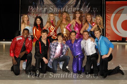Utrecht 26 januari 2011
Perspresentatie Sterren dansen op het ijs van SBS6 gepresenteerd door Gerard Joling en Nance Coolen. Babette v Veen Beau v Erven Dornes Danny de Munk Inge de Bruijn Ralf Mackenbach Jenny en Monique Smit Remy Bonjasky Kim Feenstra Tim Douwsma Vivian Reys Michael Boogerd Sieneke zijn de deelnemers
Peter Smulders bv