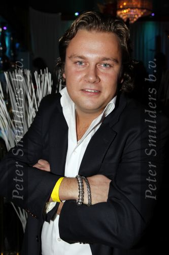 Uitgeest 17 januari 2011
Nieuwjaarsreceptie Henk Geels in Bobs saloon. Wesley Bronkhorst met Buddha to Buddha armband
Peter Smulders bv