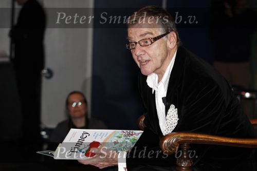 Blijdorp Rotterdam 2 februari 2011
Presentatie van het nieuwe boek van Prinses laurentien en Sieb Posthuma in dierentuin Blijdorp. Prins Constantijn en hun kinderen Eloise Claus Cazimir en Leonore. Willem Nijholt met partner
Peter Smulders bv