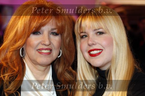 Amsterdam 28 januari 2011
Modeshow van Monique Collignon op de amsterdam fashion week. Yvonne Keeley met dochter Roxy en Hans Vervat
Peter Smulders bv