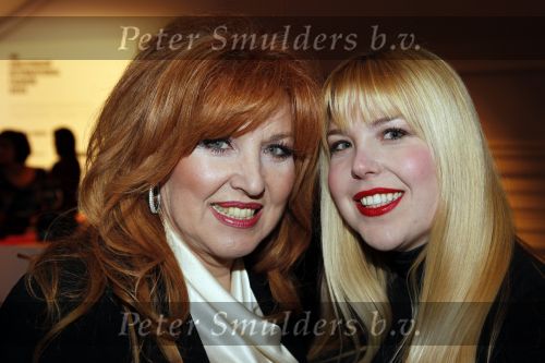 Amsterdam 28 januari 2011
Modeshow van Monique Collignon op de amsterdam fashion week. Yvonne Keeley met dochter Roxy en Hans Vervat
Peter Smulders bv