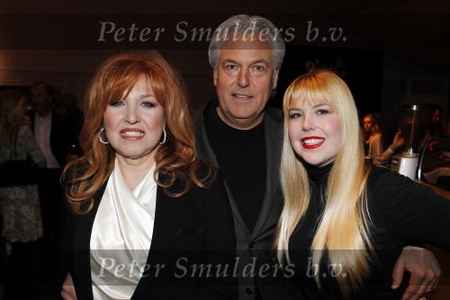 Amsterdam 28 januari 2011
Modeshow van Monique Collignon op de amsterdam fashion week. Yvonne Keeley met dochter Roxy en Hans Vervat
Peter Smulders bv