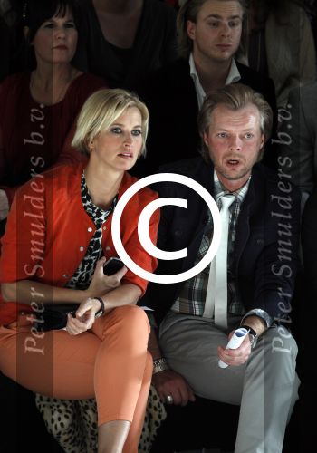 Amsterdam 28  januari 2012
Modeshow Tony Cohen tijdens de IAFW. Anouk Smulders met Erik v Mispelaar
Peter Smulders bv