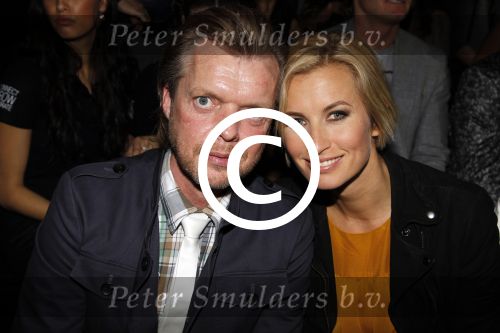 Amsterdam 28 januari 2012
modeshow Custo op de IAFW met oa aanwezig Martijn en Amanda Krabbe met hun dochters. Anouk Smulders met Erik v Mispelaar
Peter Smulders bv