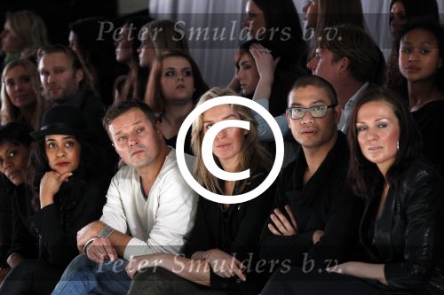 Amsterdam 28 januari 2012
modeshow Custo op de IAFW met oa aanwezig Martijn en Amanda Krabbe met hun dochters. Batul Looman met vriendin
Peter Smulders bv