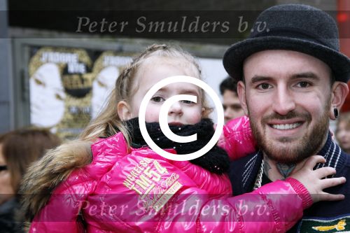 Amsterdam 21 januari 2012
Premiere de muppets in Tuschinski. Ben saunders met dochter
Peter Smulders bv