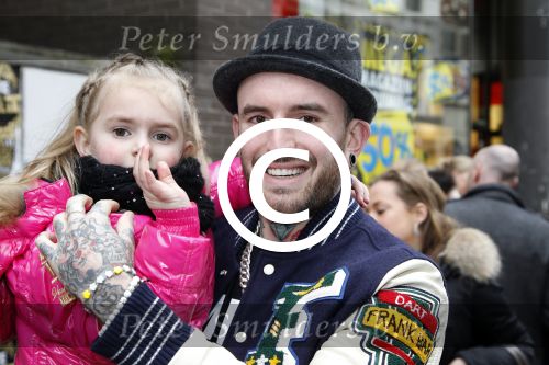 Amsterdam 21 januari 2012
Premiere de muppets in Tuschinski. Ben saunders met dochter
Peter Smulders bv