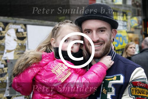 Amsterdam 21 januari 2012
Premiere de muppets in Tuschinski. Ben saunders met dochter
Peter Smulders bv